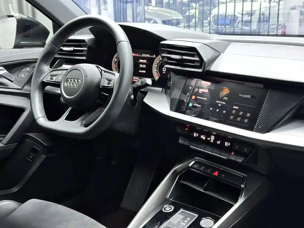 Audi A3 2023 — фото 10