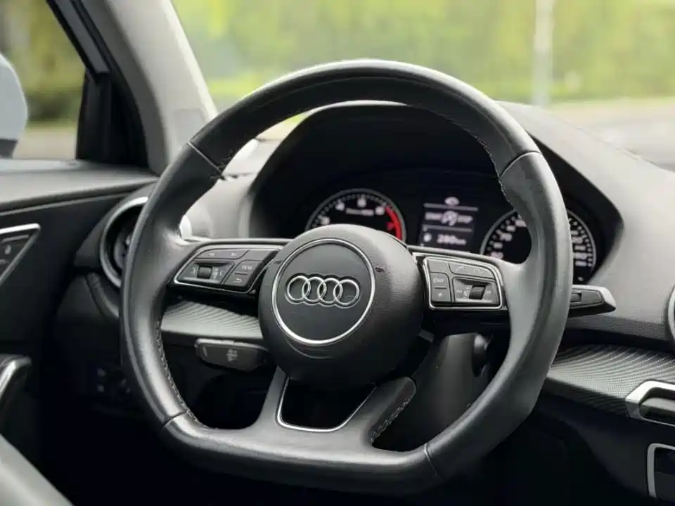 Audi Q2L 2023 — фото 11