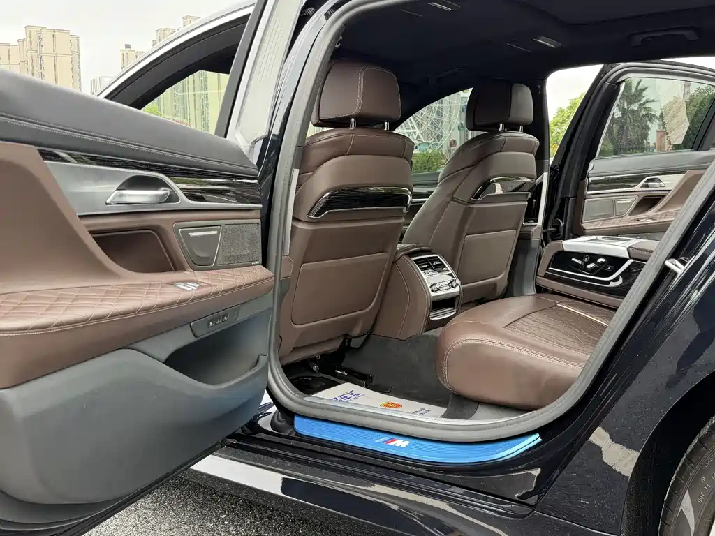 BMW 7 Series 2021 — фото 13