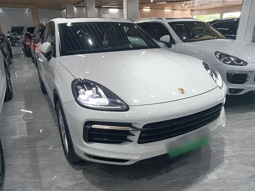 Porsche Cayenne Hybrid 2021 — фото 22