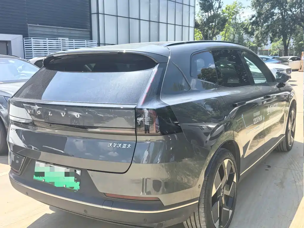 Volvo XC70 Plug-In Hybrid 2025 — фото 3