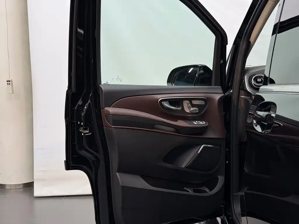 Mercedes-Benz V-Class 2026