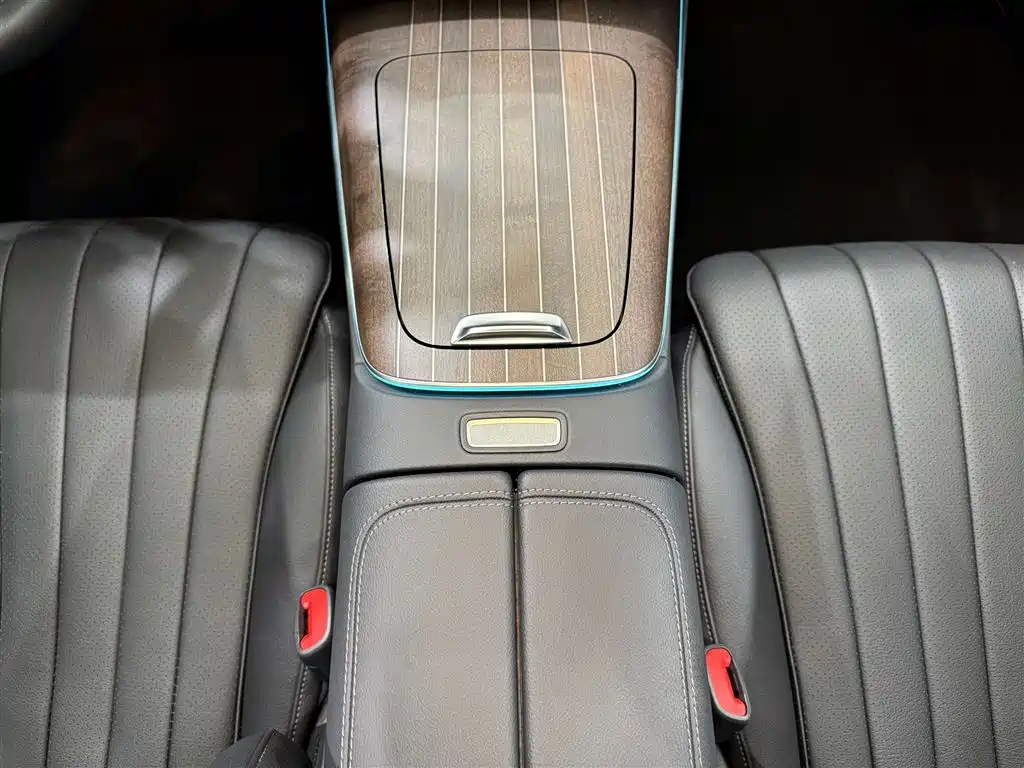 Mercedes-Benz E-Class 2024 — фото 20