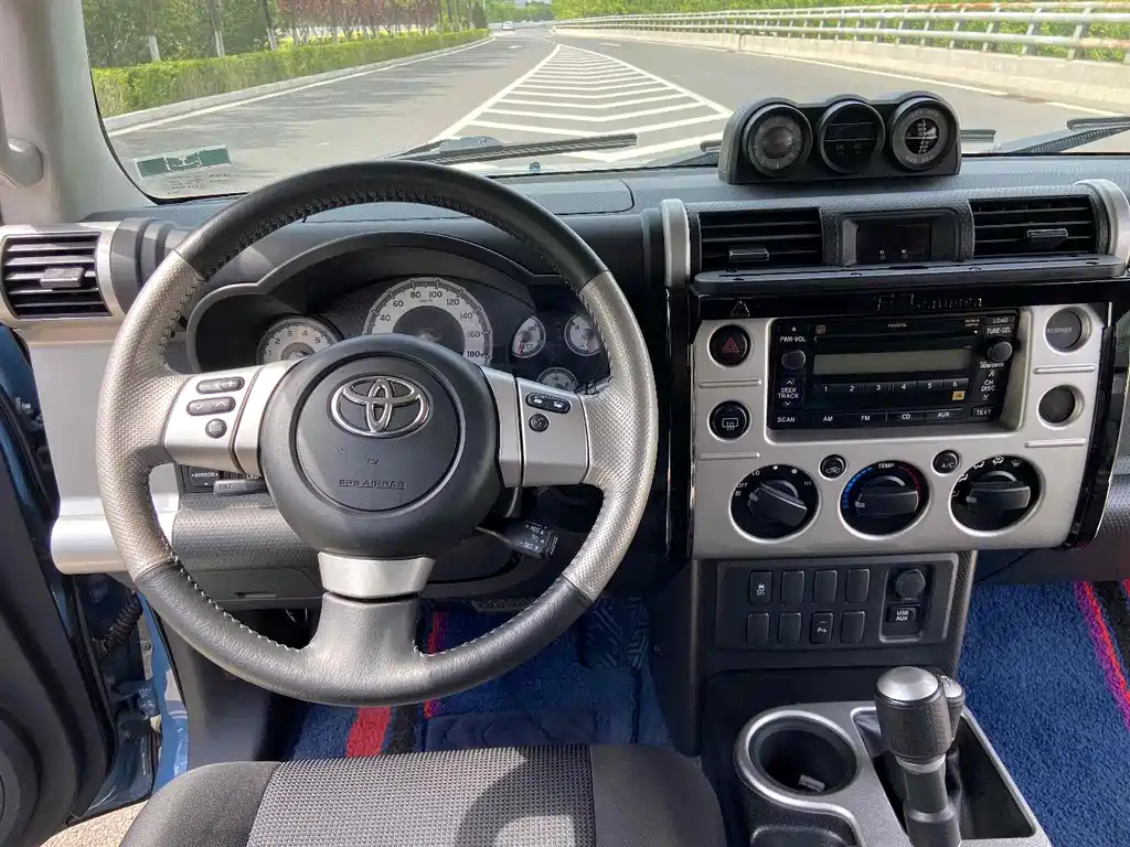 Toyota FJ Cruiser 2020 — фото 11
