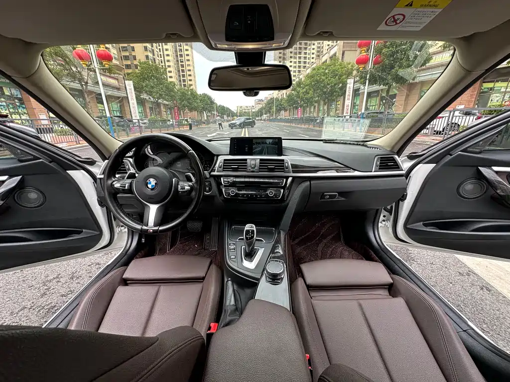 BMW 3 Series 2018 — фото 17
