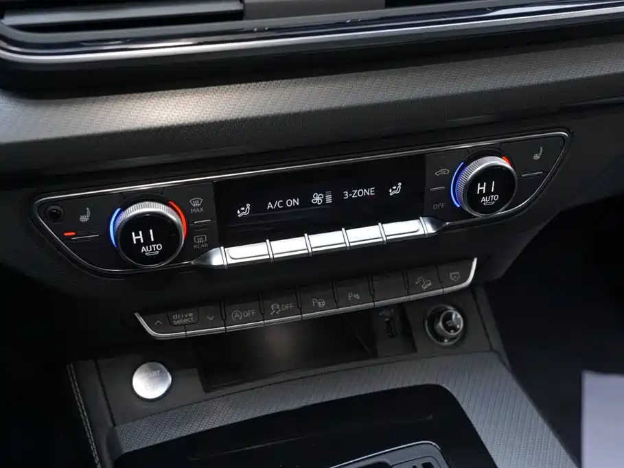 Audi Q5L 2023 — фото 14
