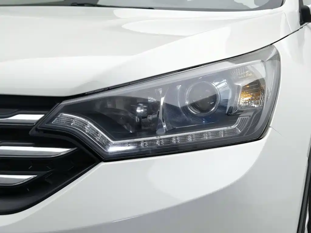 Dongfeng Fengshen AX7 2015 — фото 7
