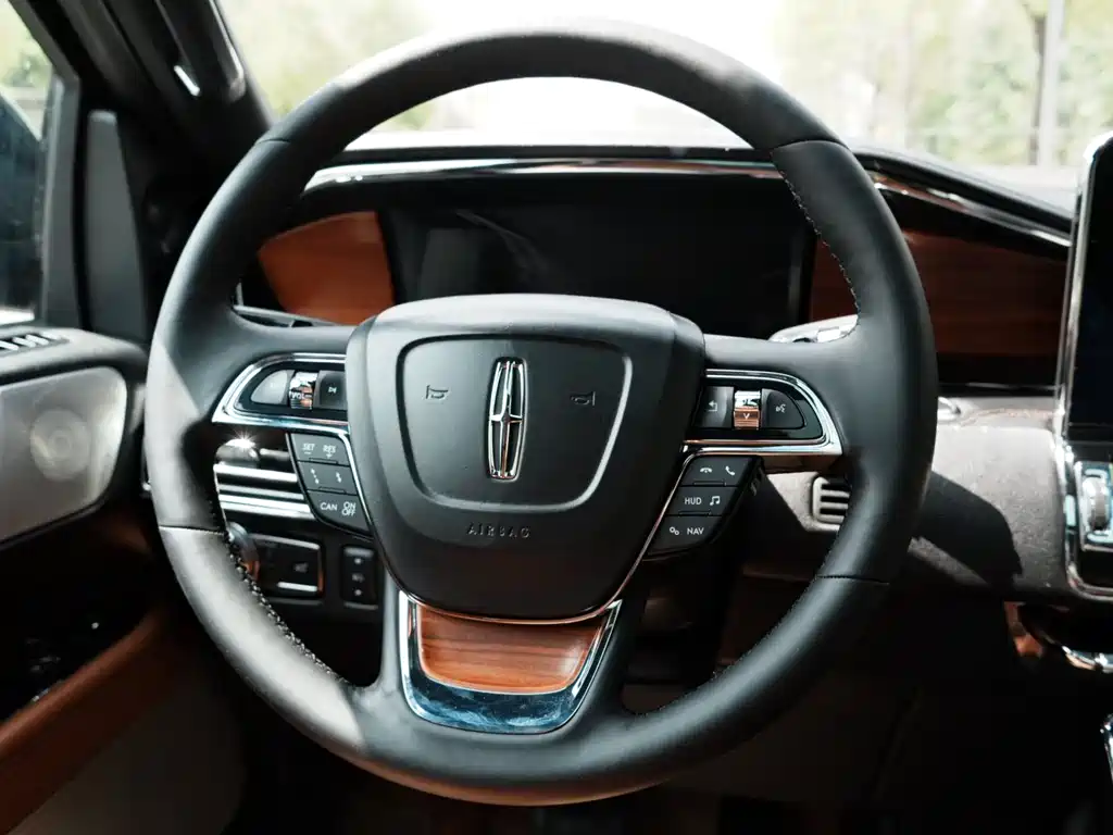 Lincoln Navigator 2019 — фото 10