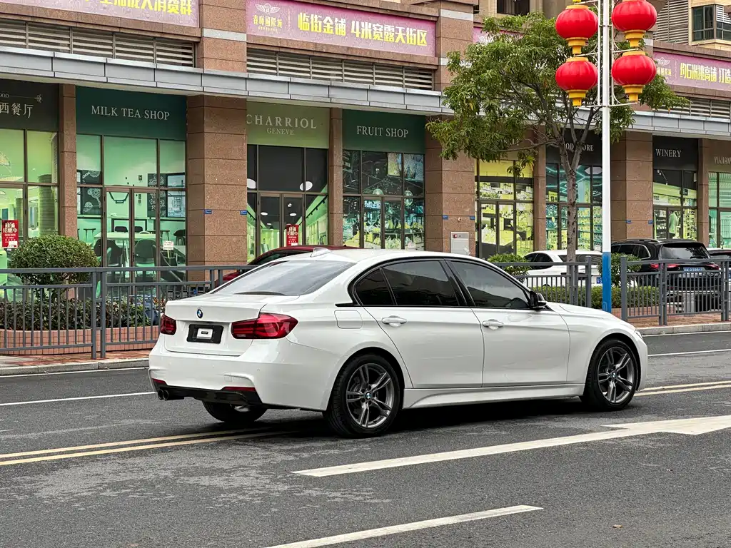 BMW 3 Series 2018 — фото 7