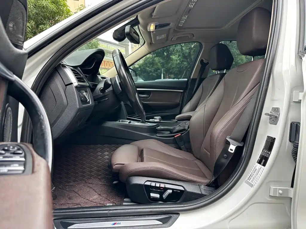 BMW 3 Series 2018 — фото 14