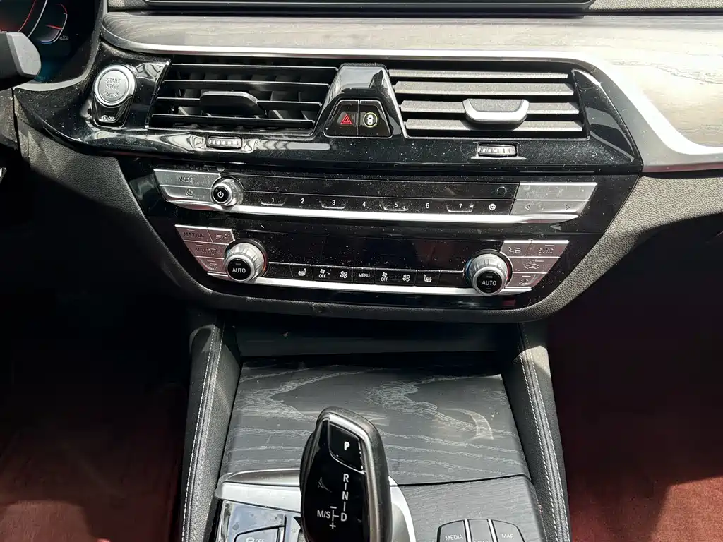 BMW 5 Series 2022 — фото 14