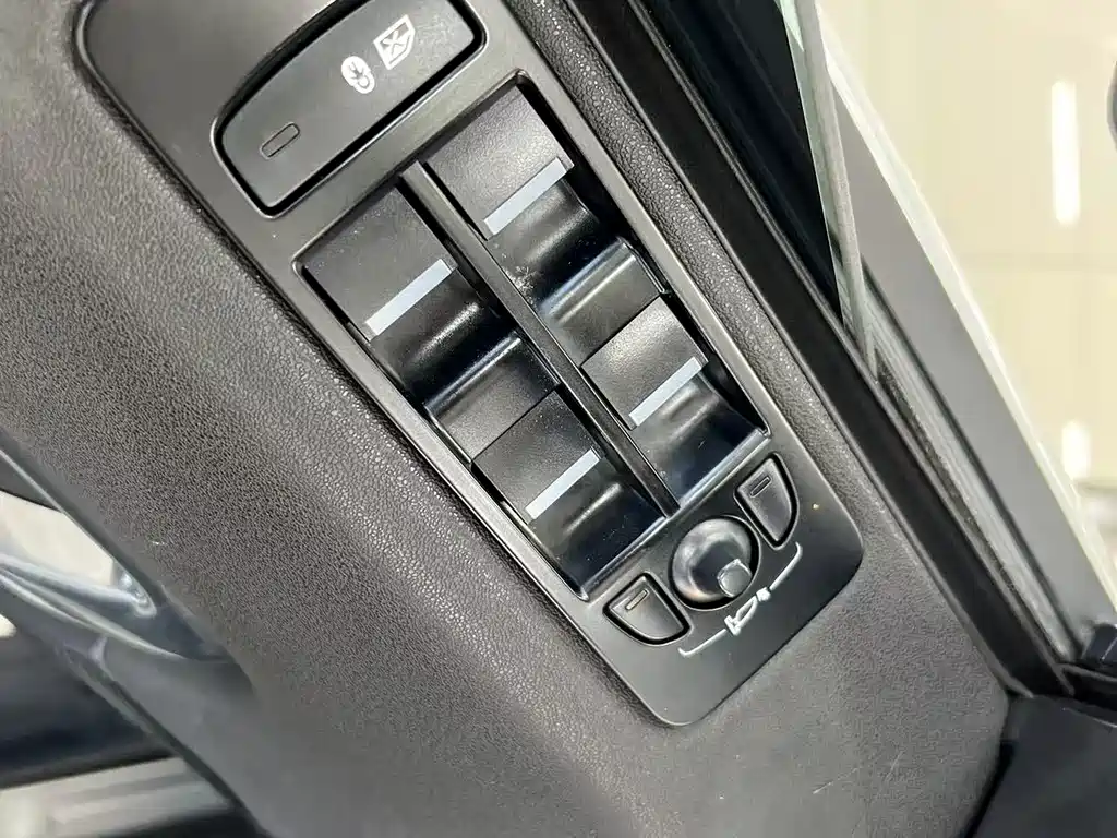 Land Rover Discovery Sport 2019 — фото 15