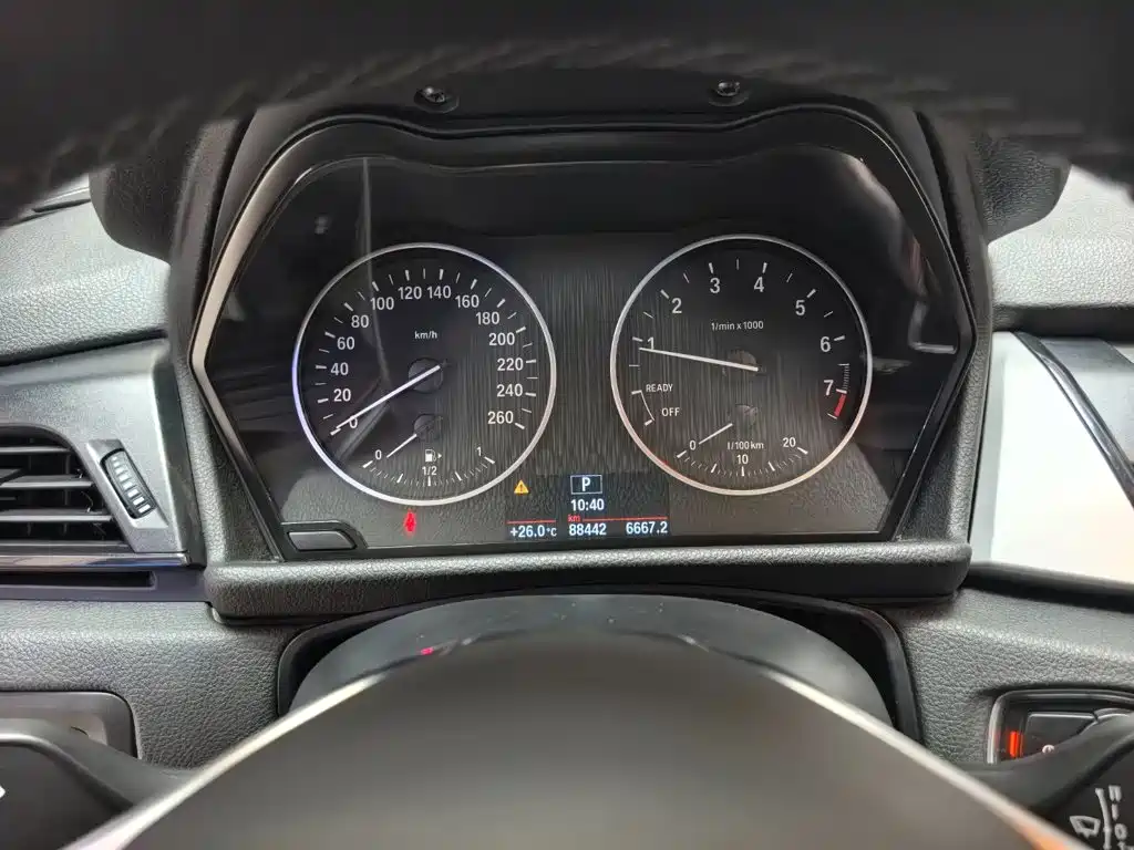 BMW 2 Series Station Wagon 2017 — фото 13
