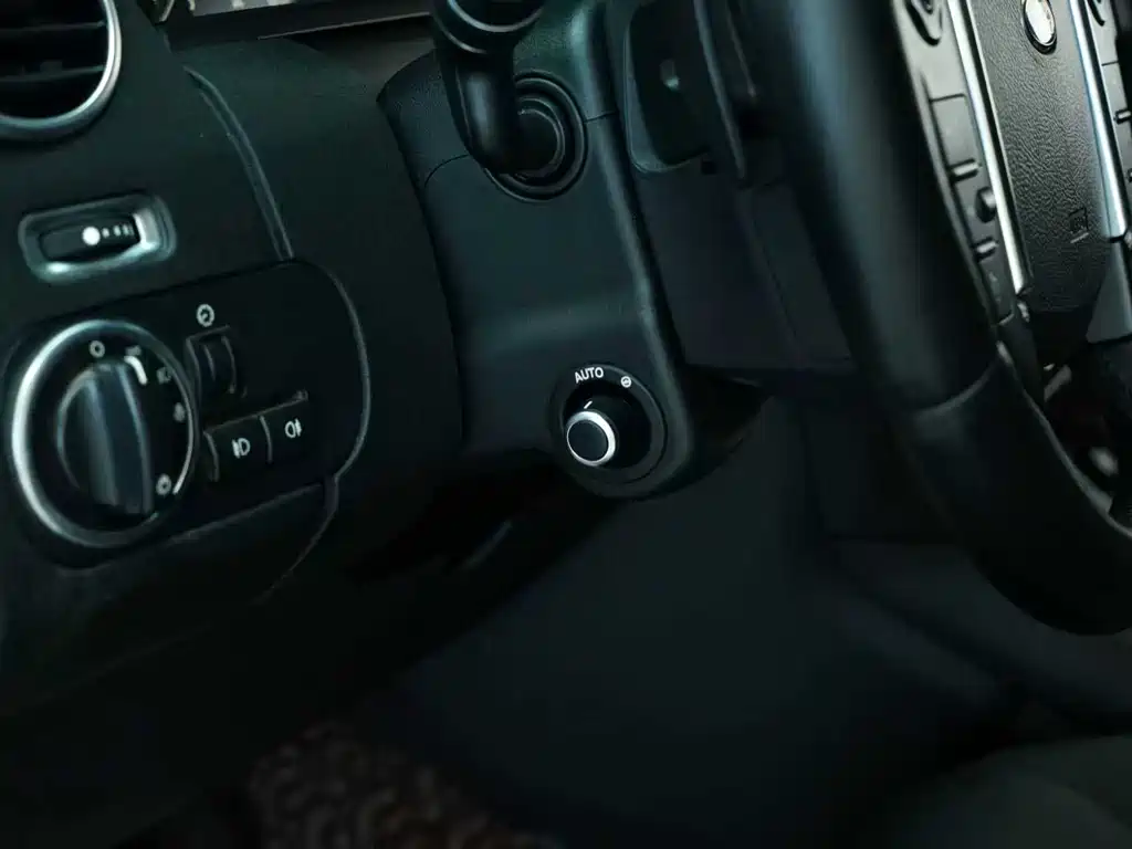 Land Rover Discovery 2016 — фото 10