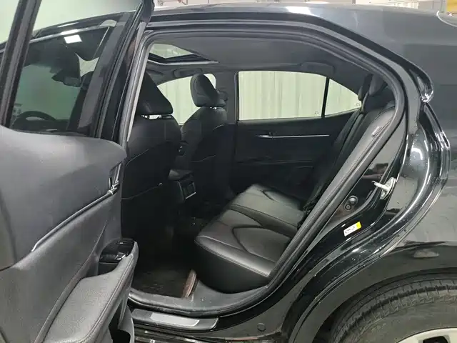 Toyota Camry 2018 — фото 11