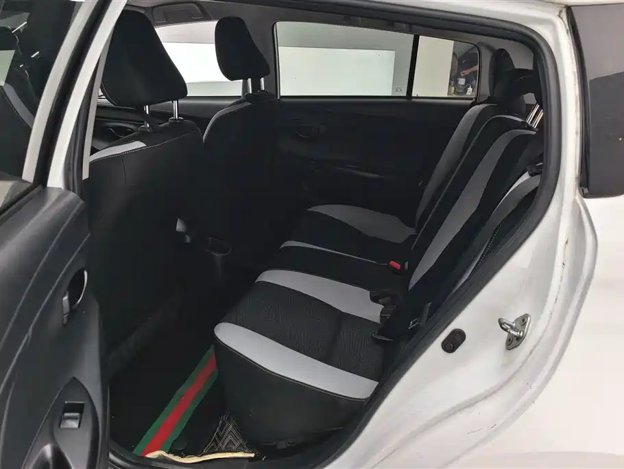 Toyota Yaris L 2020 — фото 11