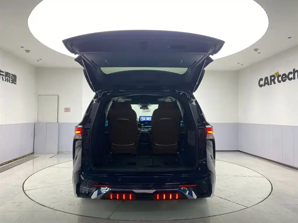 Toyota Granvia — фото 14