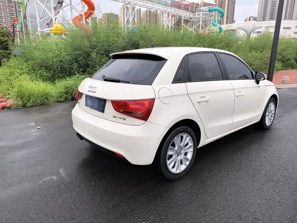 Audi A1 2015 — фото 10