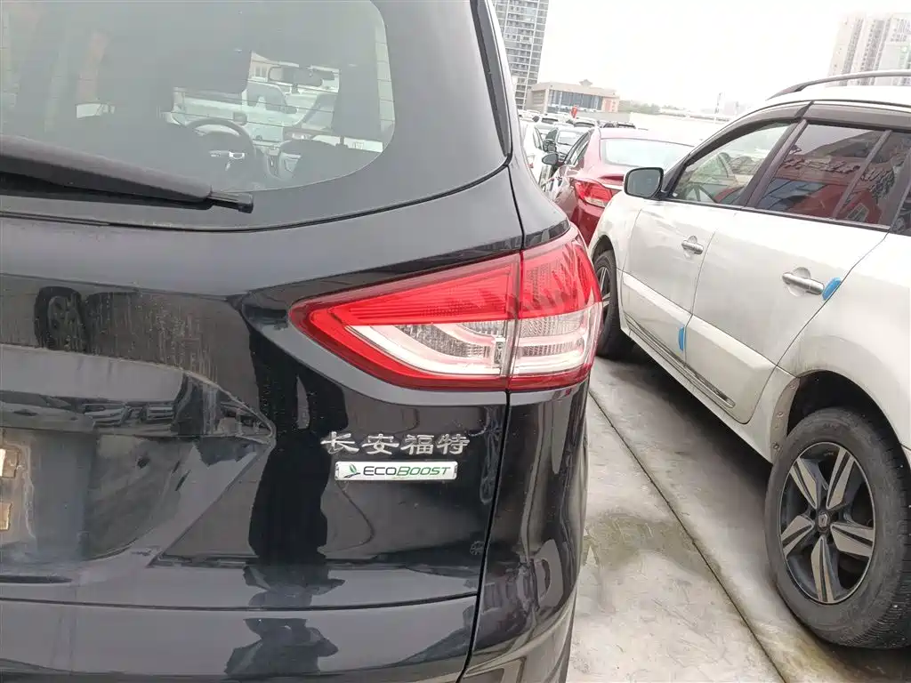 Ford Kuga 2015 — фото 8