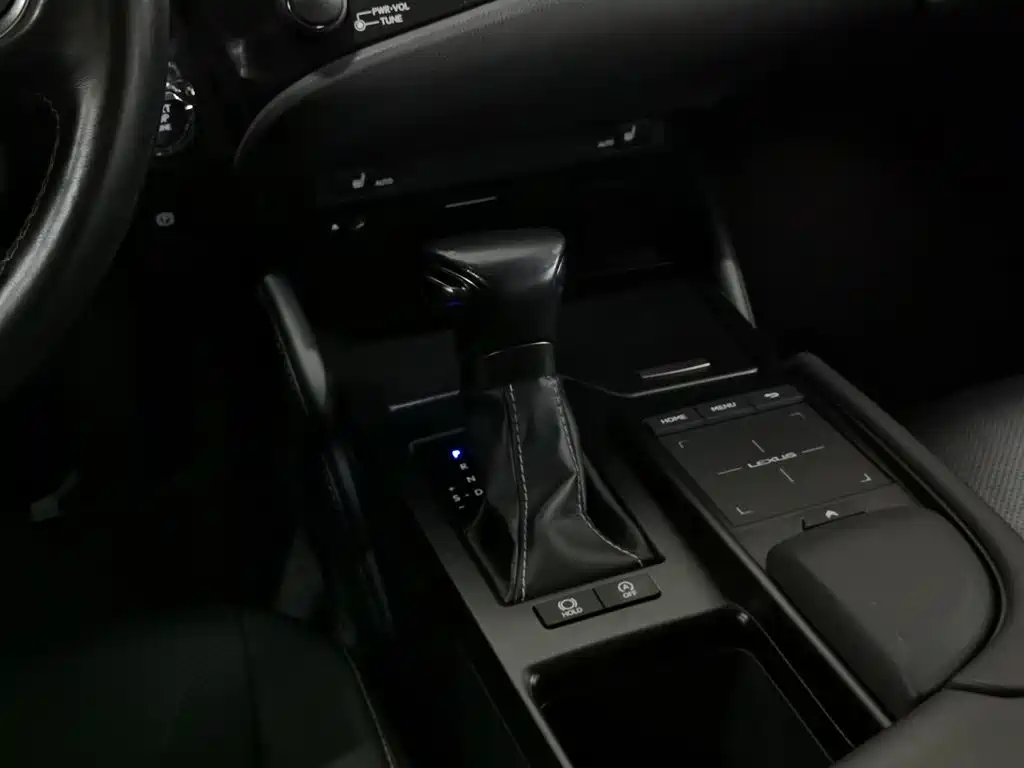 Lexus ES 2019 — фото 13