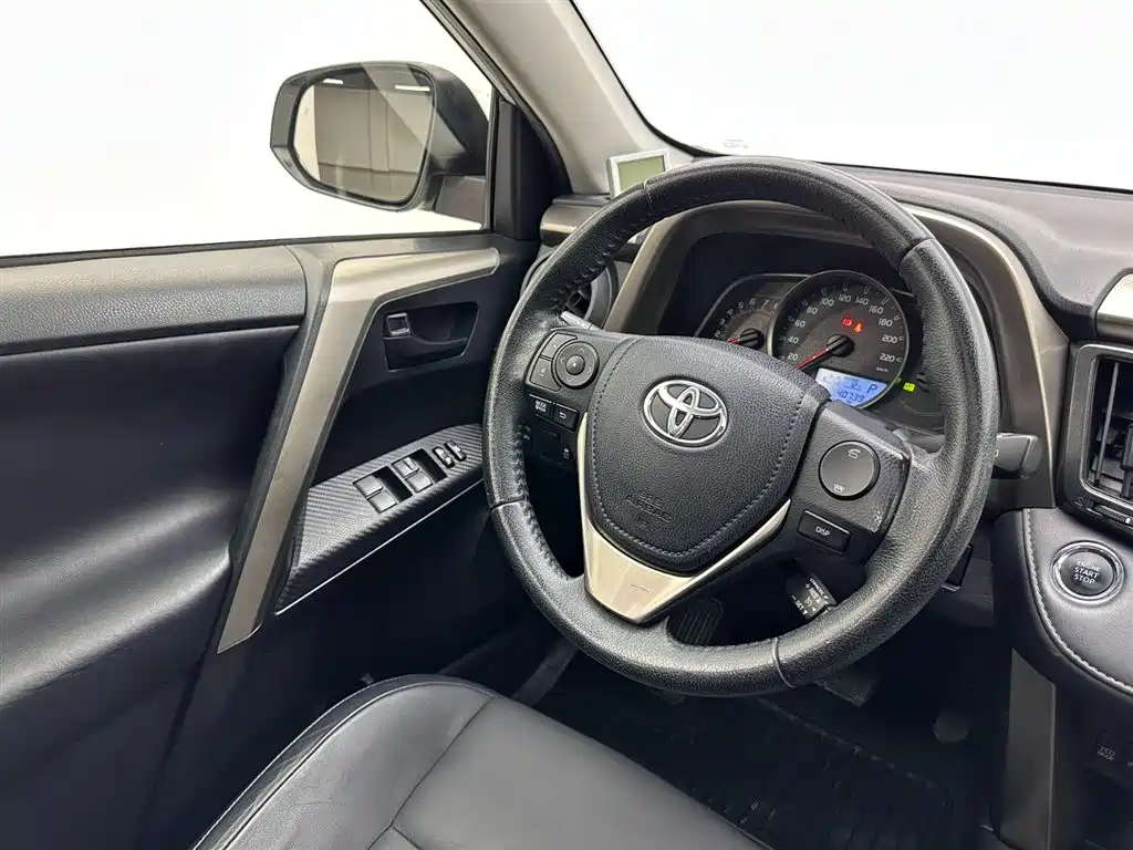 Toyota RAV4 2015 — фото 9