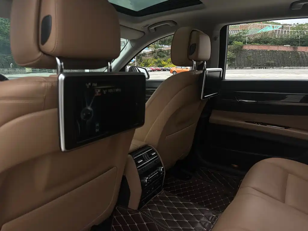 BMW 7 Series 2014 — фото 15