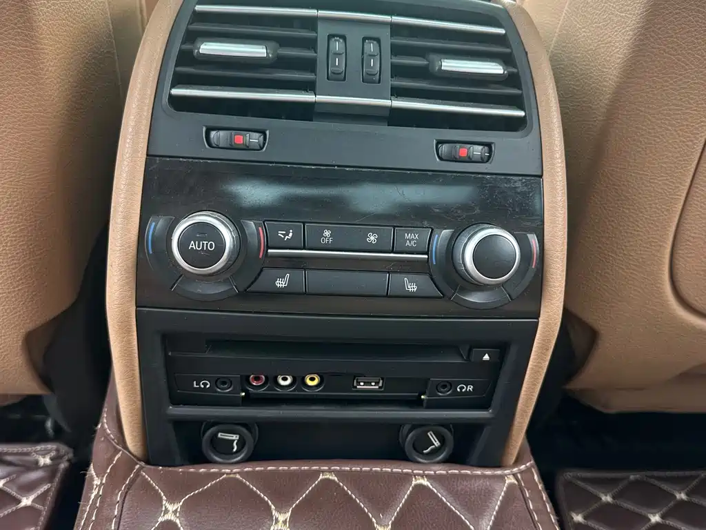 BMW 7 Series 2014 — фото 17