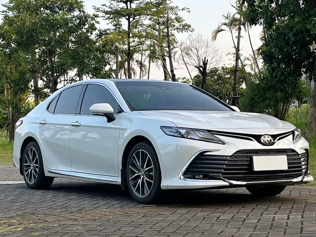 Toyota Camry 2023 — фото 3