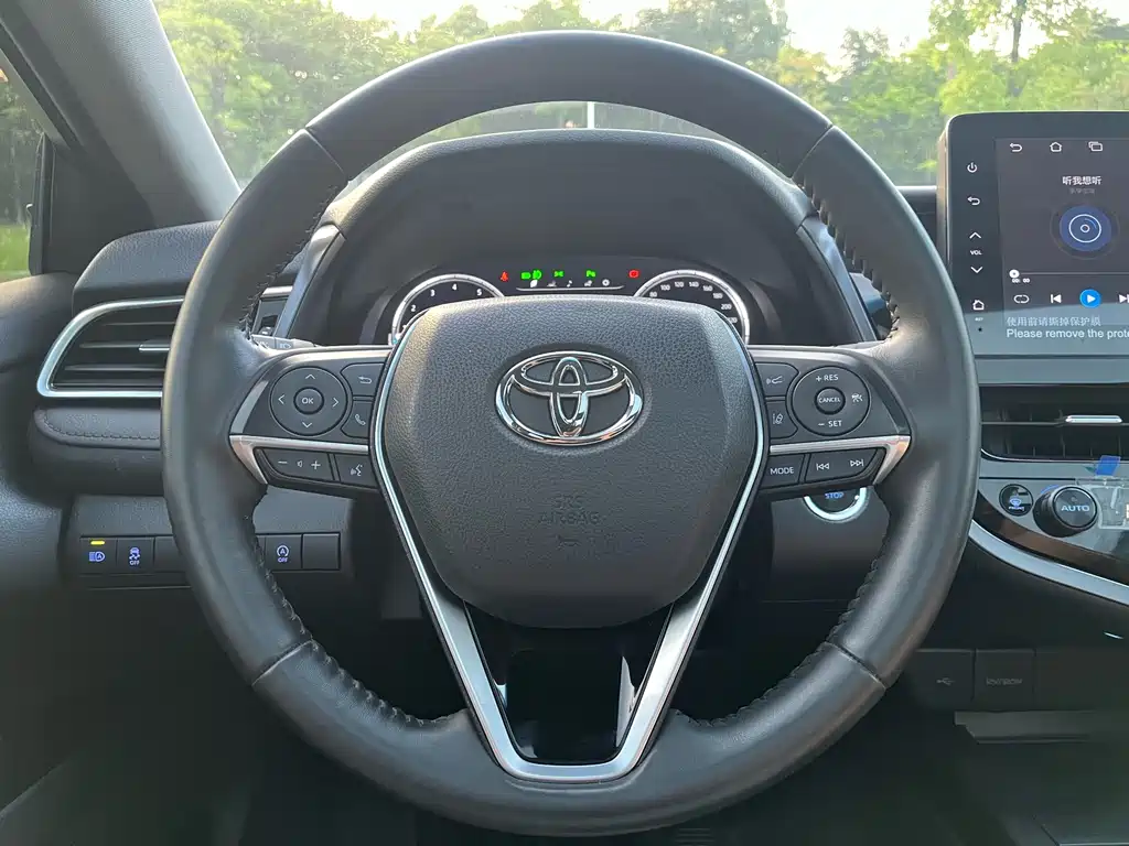 Toyota Camry 2023 — фото 6