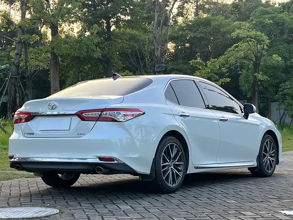 Toyota Camry 2023 — фото 26