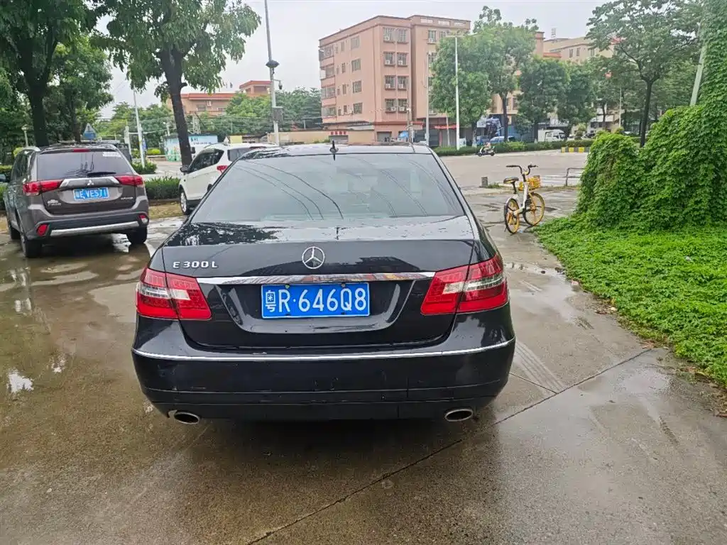 Mercedes-Benz E-Class 2011