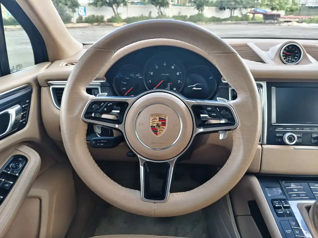 Porsche Macan 2015 — фото 15