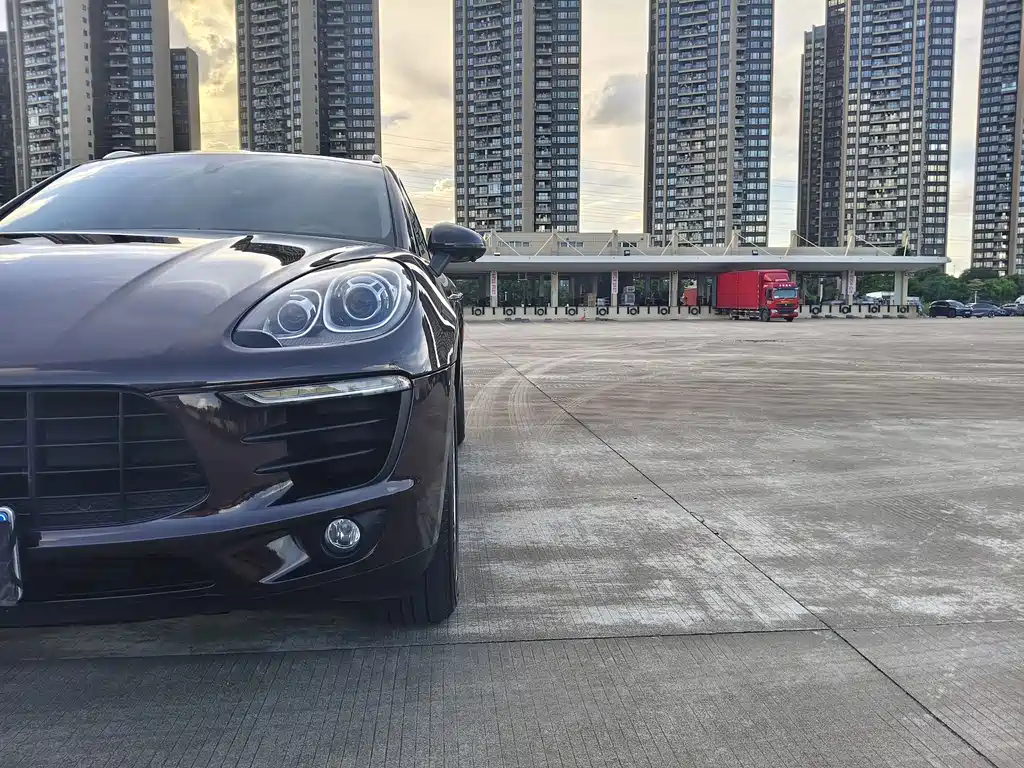 Porsche Macan 2015 — фото 18