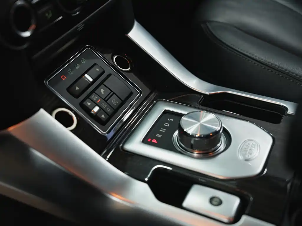 Land Rover Discovery 2016 — фото 14