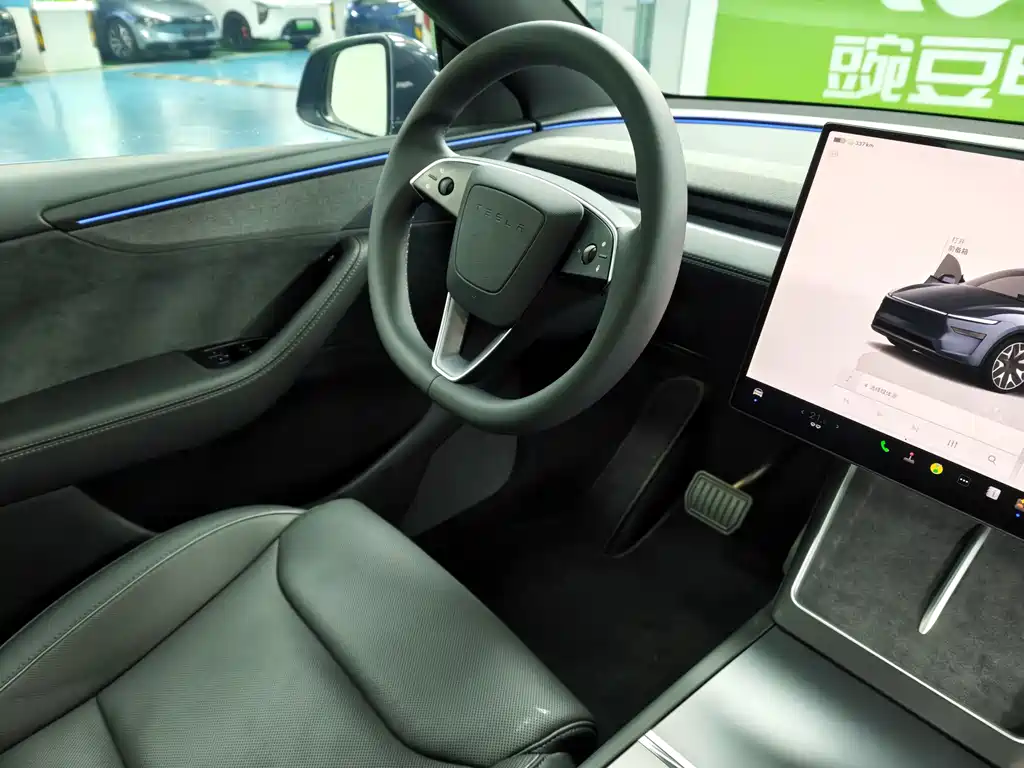 Tesla Model Y L 2025 — фото 13