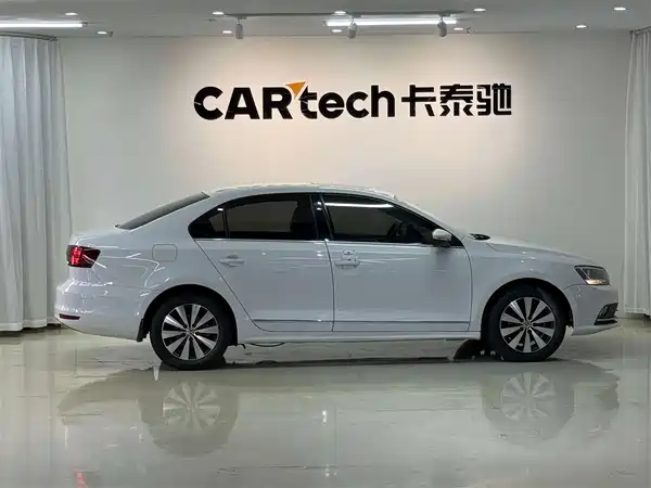 Volkswagen Sagitar 2018
