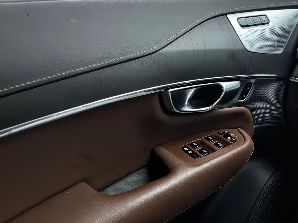 Volvo XC90 2021 — фото 14