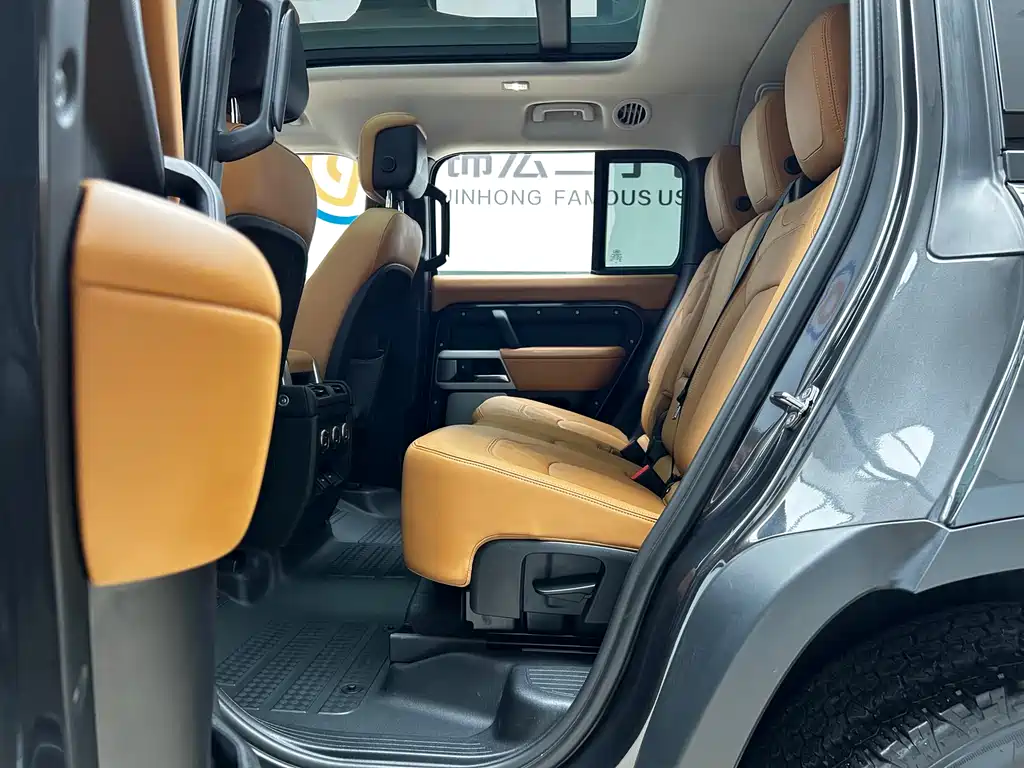 Land Rover Defender 2024 — фото 11