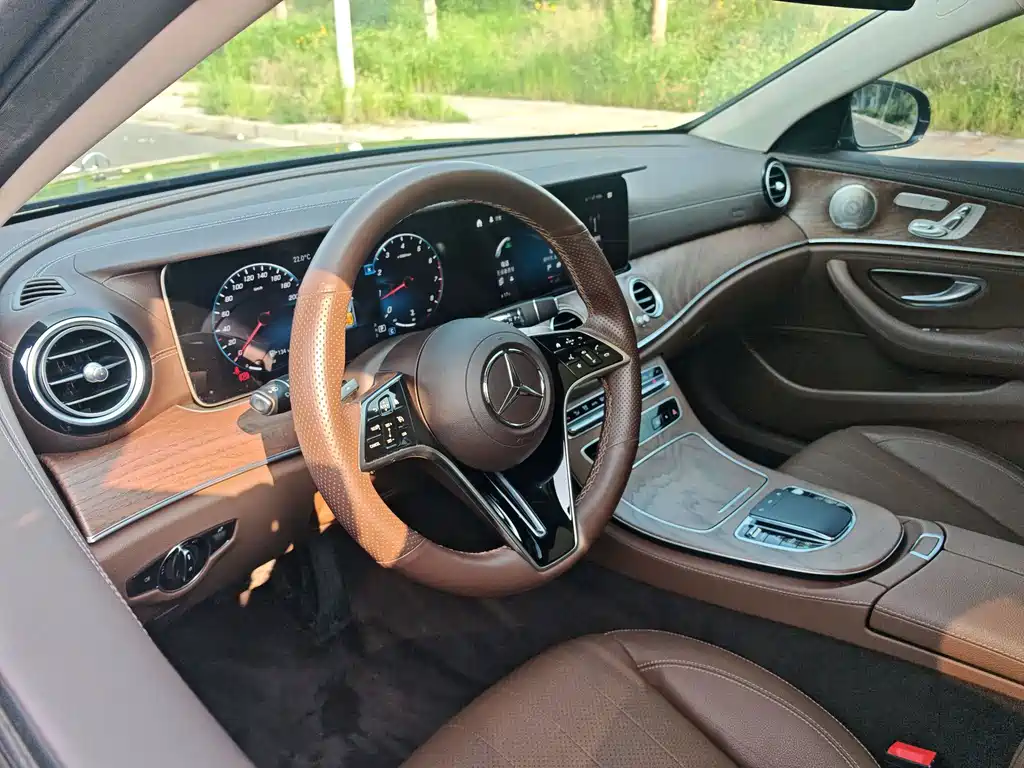 Mercedes-Benz E-Class 2022 — фото 21