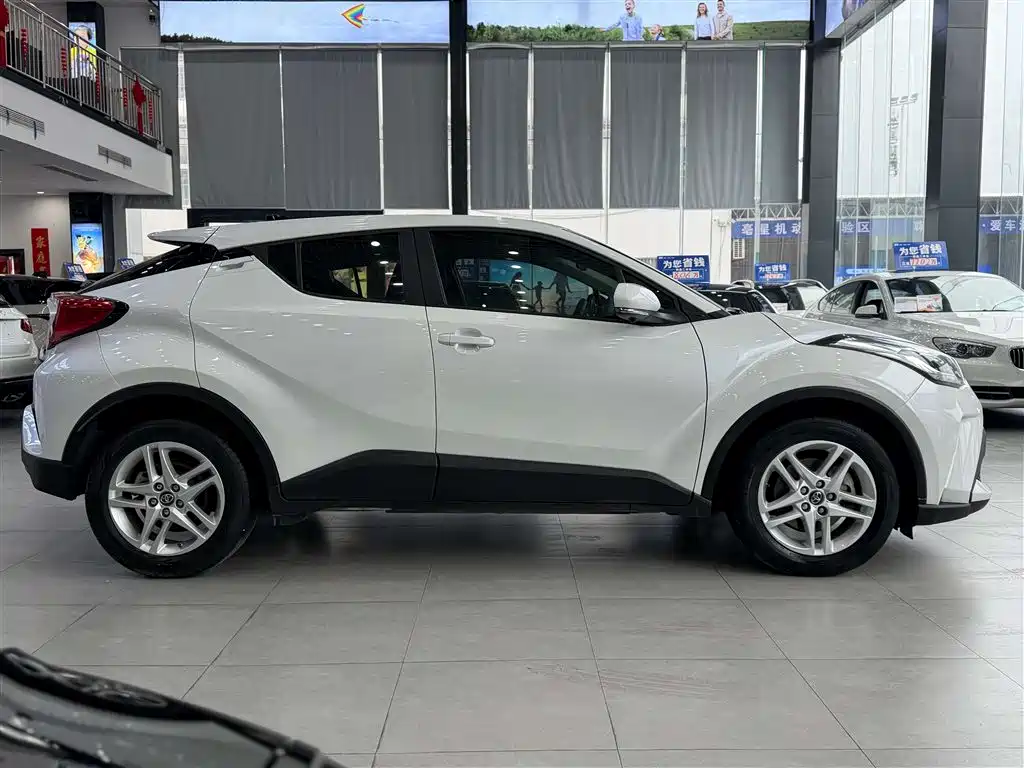 Toyota C-HR 2021 — фото 4