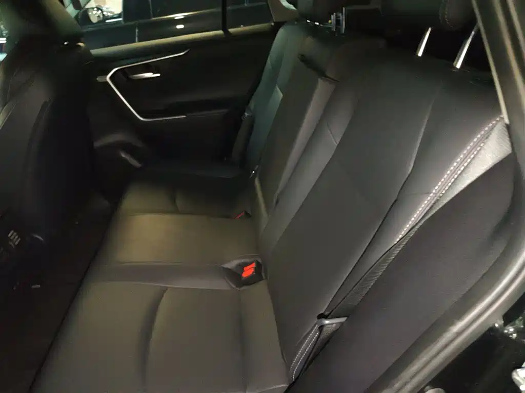 Toyota Wildlander 2023 — фото 13