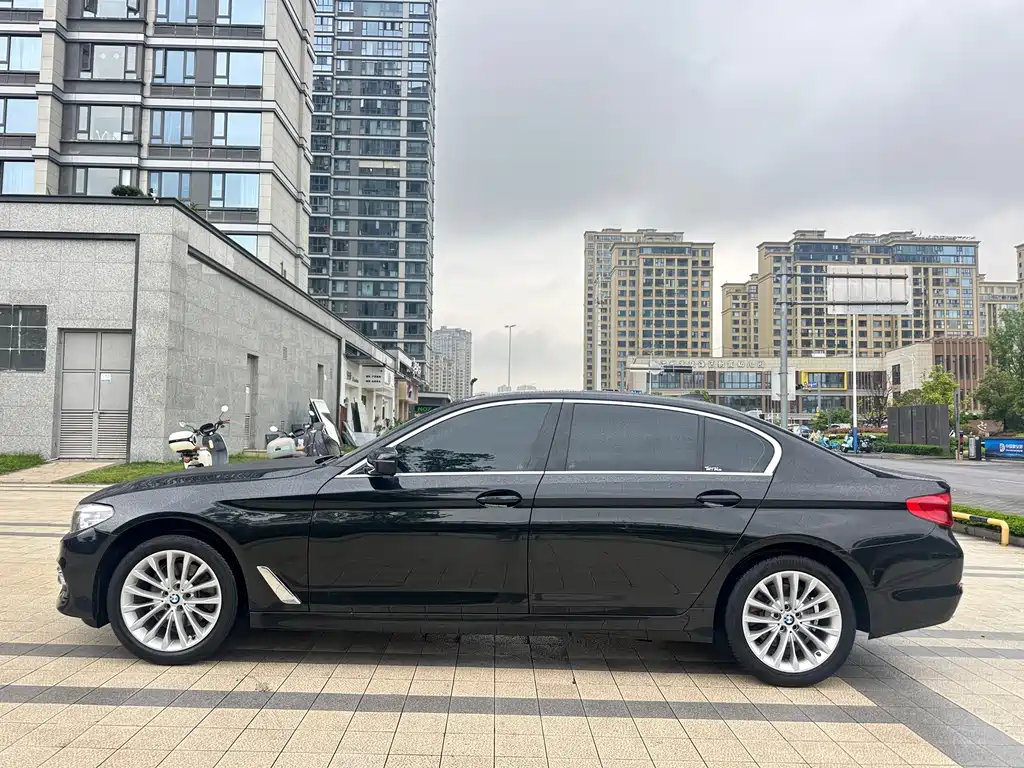 BMW 5 Series 2018 — фото 4