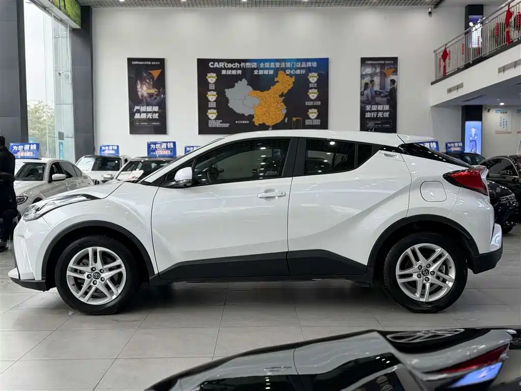 Toyota C-HR 2021 — фото 8