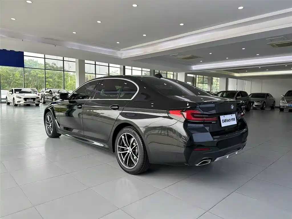 BMW 5 Series 2022 — фото 13