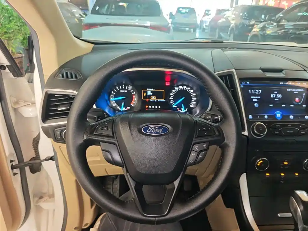 Ford Edge 2017 — фото 11
