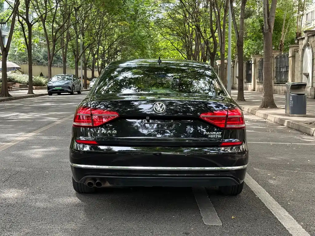 Volkswagen Passat 2018 — фото 14