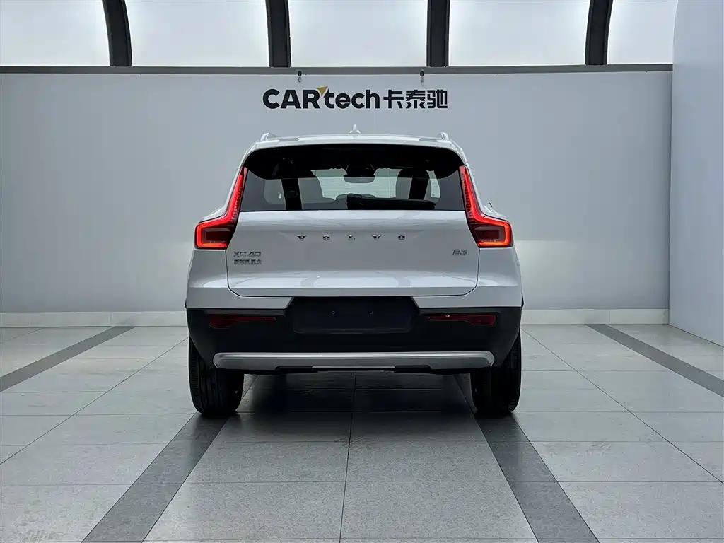 Volvo XC40 2024 — фото 3