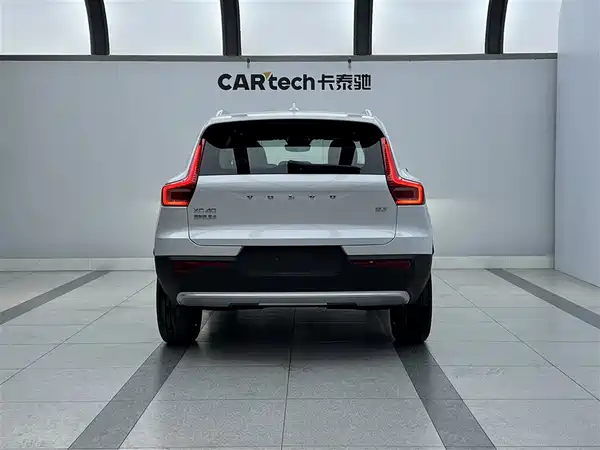 Volvo XC40 2024