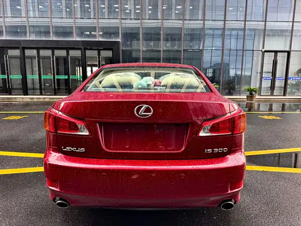 Lexus IS 2010