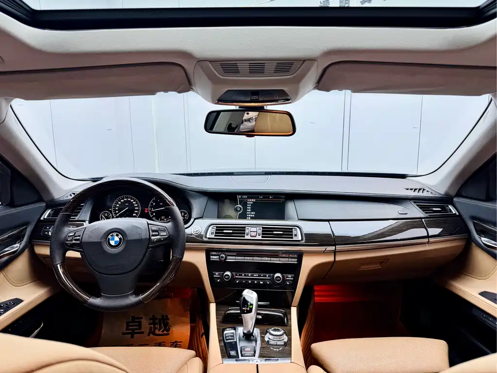 BMW 7 Series 2010 — фото 20